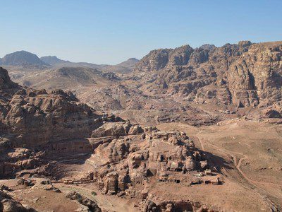 الطقس الليلة باردا بوجه عام وتوقع أمطار يوم غد