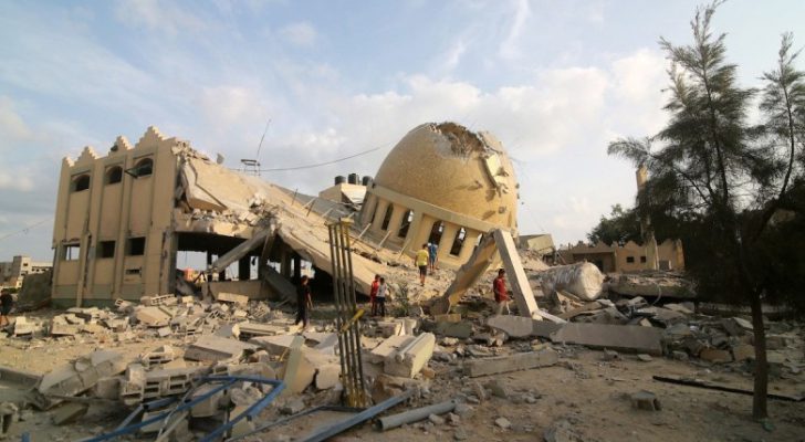 قوات الاحتلال تواصل قصف المساجد في غزة بقصف مسجدين في خانيونس