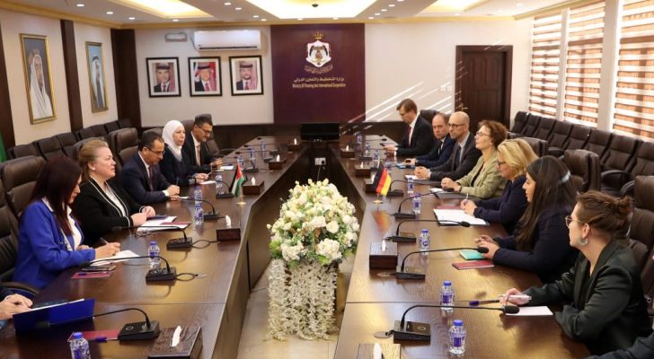 الحكومة توقع اتفاقيتين بـ١٢٥ مليون يورو لدعم قطاع المياه في الأردن