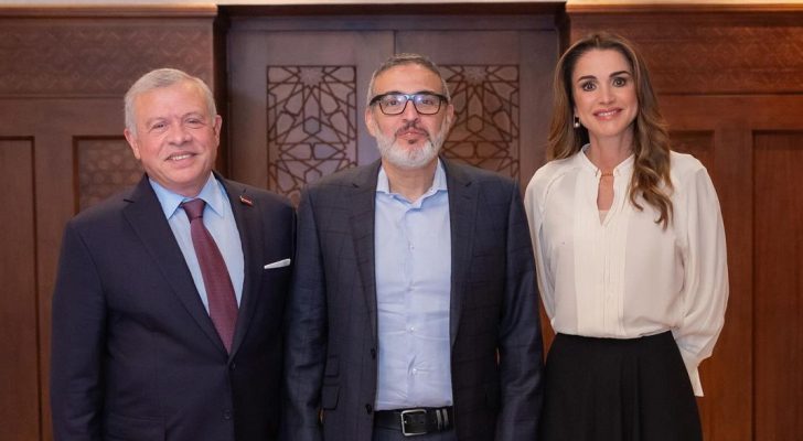 صورة حول : الملك والملكة يلتقيان الطبيب غسان أبو ستة الذي كافح لإنقاذ المصابين في غزة الملك والملكة يلتقيان الطبيب غسان أبو ستة الذي كافح لإنقاذ المصابين في غزة