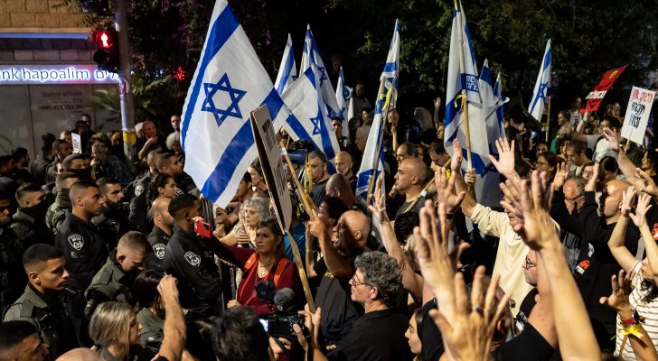 عائلات المحتجزين لدى حماس بعد لقائهم غالانت: شعارات فارغة