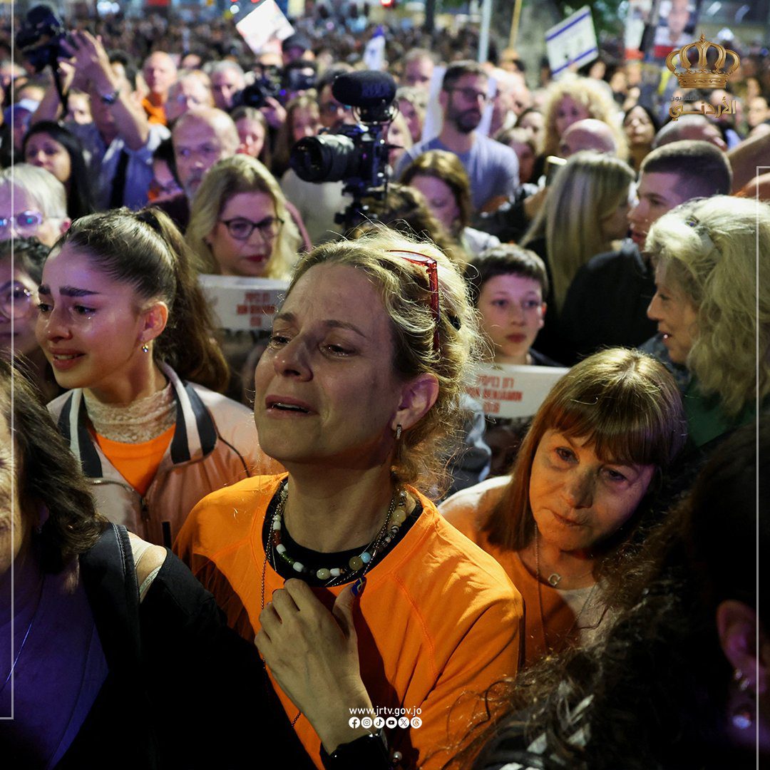 شاهد الآلاف يتظاهرون في تل أبيب ويطالبون نتينياهو بتحرير اسراهم لدى حماس