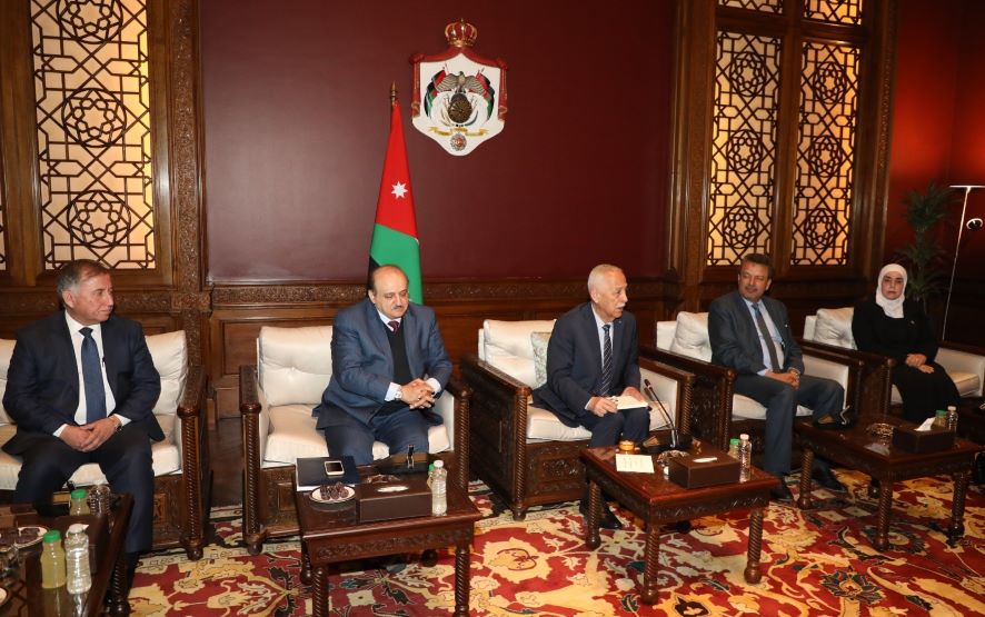 وفد من عشائر معان برئاسة د عوجان في بيت الأردنيين