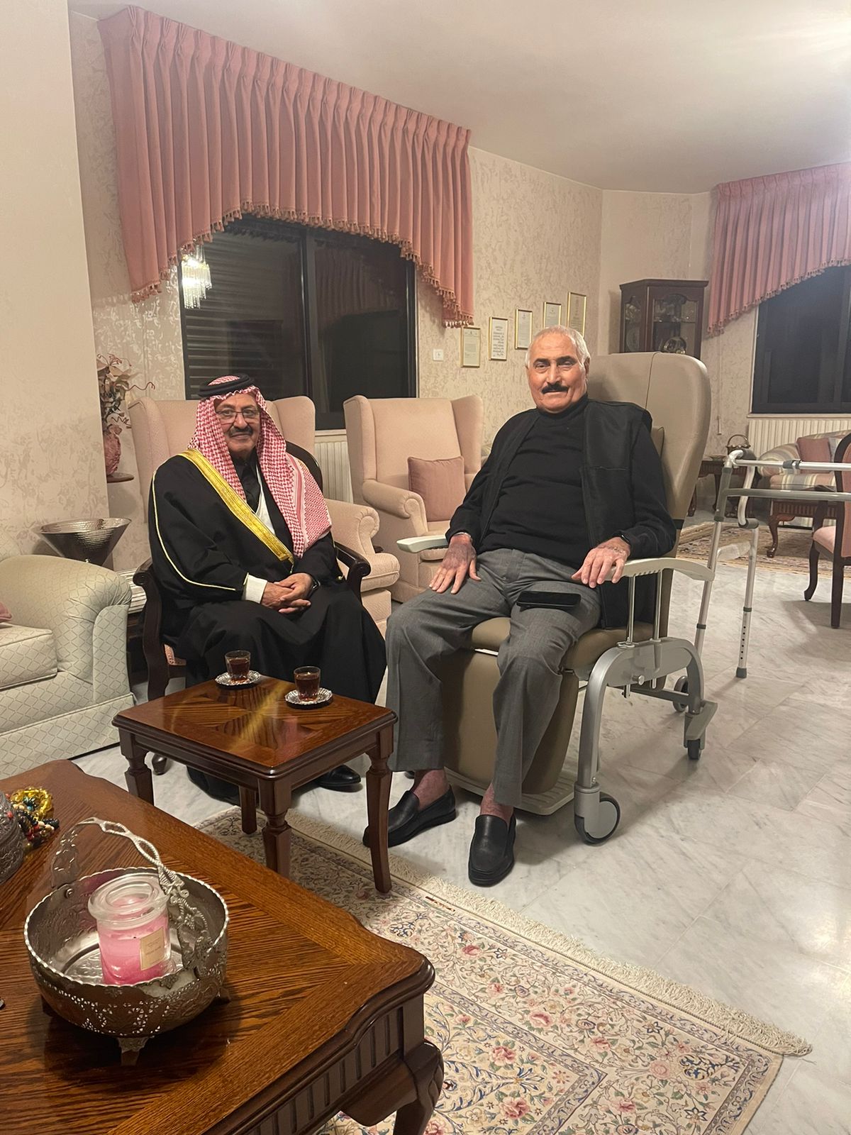 مستشار الملك لشؤون العشائر يزور الفريق المتقاعد عبد الرحمن العدوان