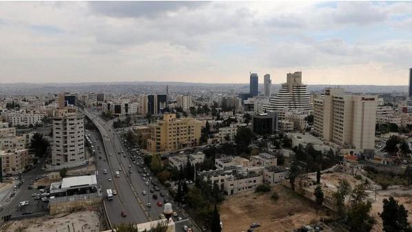 الأجواء اليوم غائمة جزئيا وباردة نسبيا في أغلب المناطق