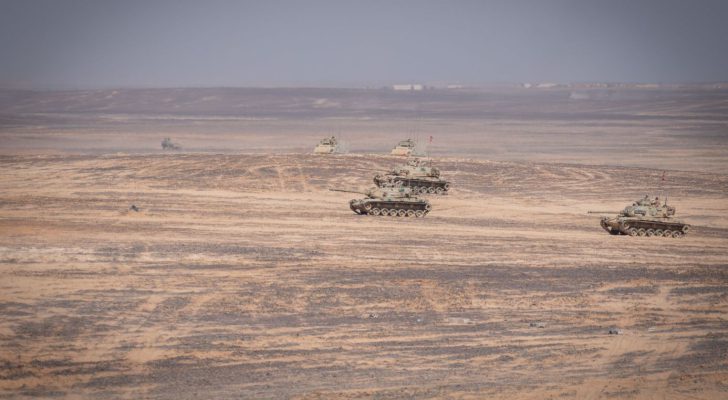 صورة حول : الجيش العربي: القبض على ٥ مسلحين بحوزتهم قذائف آر بي جي وأسلحة على الحدود الشمالية الجيش العربي: القبض على ٥ مسلحين بحوزتهم قذائف آر بي جي وأسلحة على الحدود الشمالية