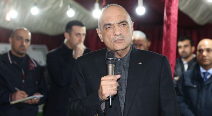 الخصاونة يفتتح الطريق الصحراوي الممتد من منطقة نزول النقب إلى الحميمة