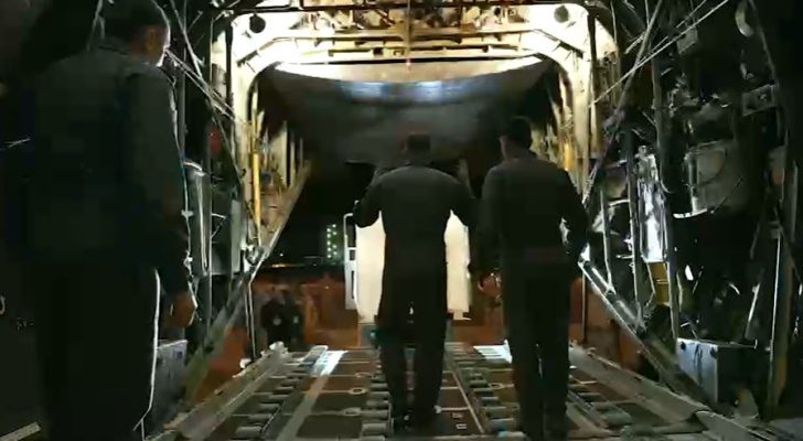 صورة حول : بالفيديو.. ناشط أمريكي يوثق جسر الإغاثة الجوي فوق المستشفى الميداني الأردني في غزة بالفيديو.. ناشط أمريكي يوثق جسر الإغاثة الجوي فوق المستشفى الميداني الأردني في غزة