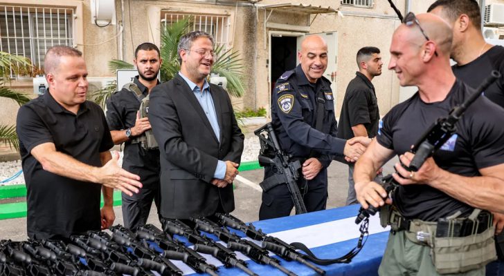 بعد استقالة احتجاجية.. بن غفير يهاجم رئيس شعبة ترخيص السلاح لدى الاحتلال