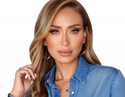 ريهام سعيد تتّهم طبيب تجميل بتشويهها والنصب باسمها - صورة