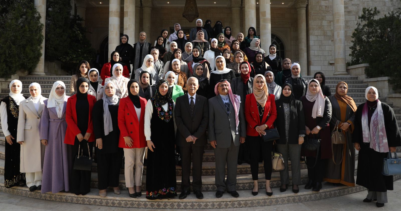 صورة حول : العيسوي يلتقي فعاليات مجتمعية نسائية وشبابية ومؤسسات مجتمع مدني العيسوي يلتقي فعاليات مجتمعية نسائية وشبابية ومؤسسات مجتمع مدني