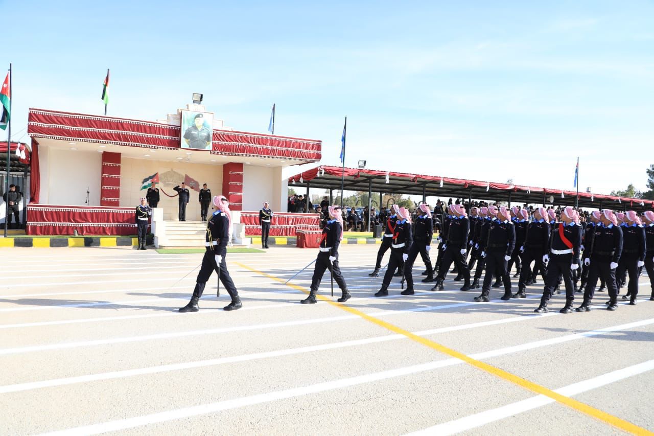 صورة حول : اللواء المعايطة يرعى تخريج كوكبة من مستجدّي الأمن العام اللواء المعايطة يرعى تخريج كوكبة من مستجدّي الأمن العام