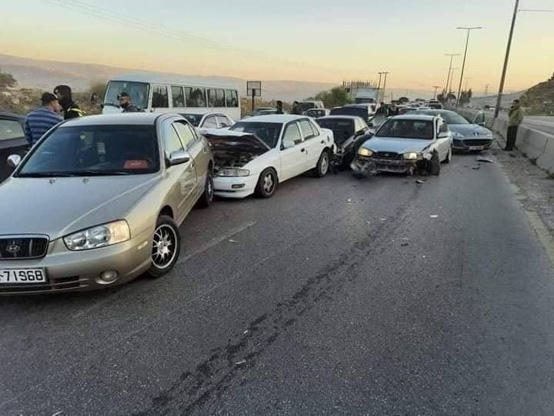 الأمن العام: التتابع القريب يتسبب بحادث مروري بين 6 مركبات طريق إربد عمان