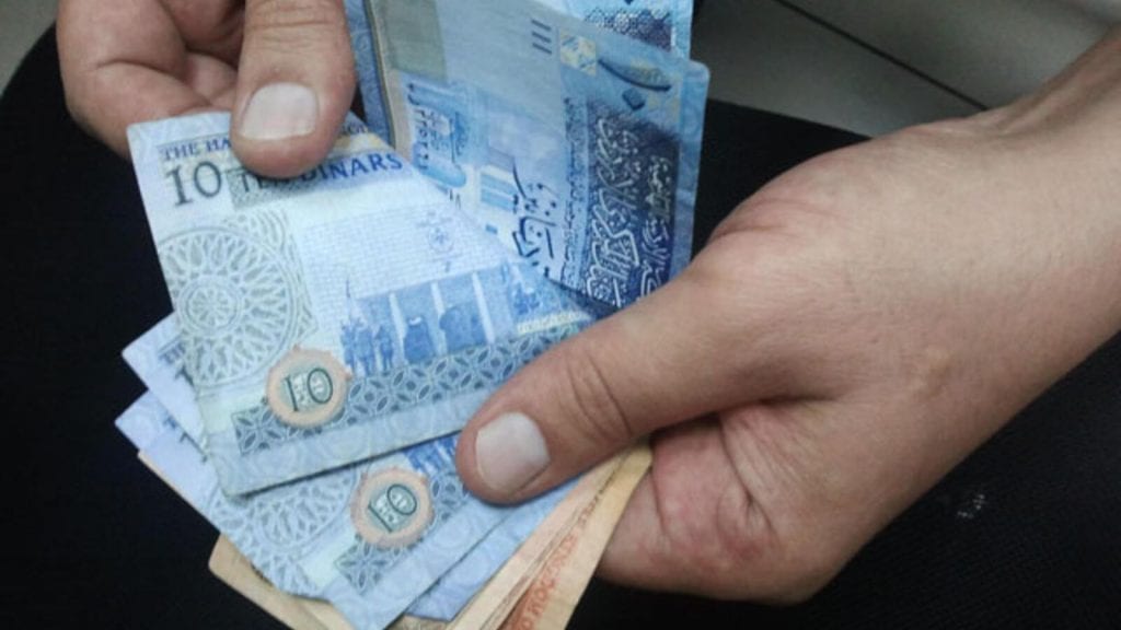 فوائد لرفع الحد الأدنى للأجور.. فلماذا تتلكأ الحكومة في رفعها