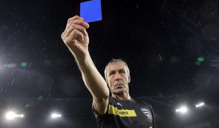 صورة حول : البطاقة الزرقاء تثير فوضى في كرة القدم البطاقة الزرقاء تثير فوضى في كرة القدم