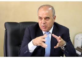 على طاولة الدكتور عزمي محافظة