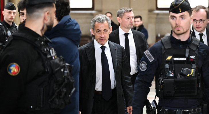 فرنسا : الحكم بالسجن سنة على رئيسها الأسبق ساركوزي