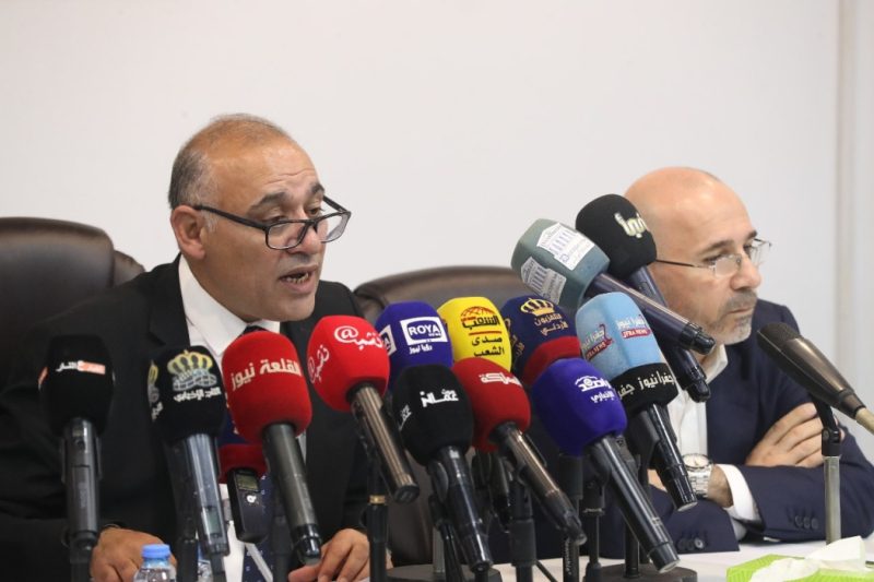 صورة حول : مؤتمر صحفي لمدير عام الإذاعة والتلفزيون مؤتمر صحفي لمدير عام الإذاعة والتلفزيون