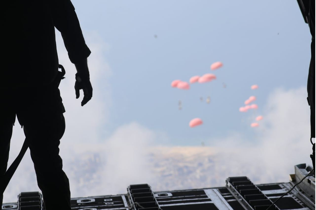 بمشاركة دولية.. القوات المسلحة تنفذ 5 إنزالات جديدة لمساعدات إنسانية على غزة