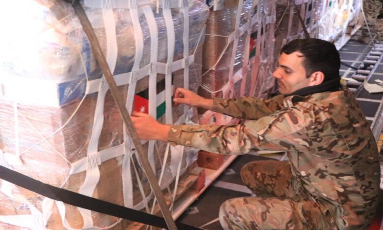 صورة حول : القوات المسلحة تنفذ 6 إنزالات جوية جديدة لمساعدات على غزة بمشاركة دولية القوات المسلحة تنفذ 6 إنزالات جوية جديدة لمساعدات على غزة بمشاركة دولية