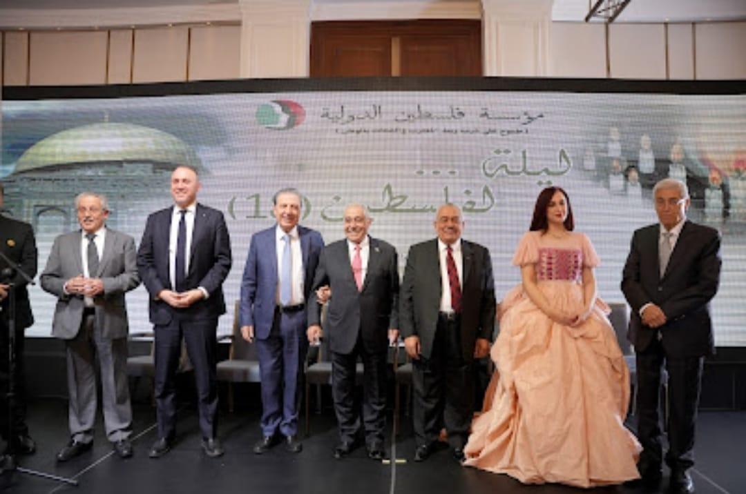 صورة حول : اقامة الحفل السنوي لمؤسسة فلسطين الدولية بعنوان: "ليلة... لفلسطين (18)" اقامة الحفل السنوي لمؤسسة فلسطين الدولية بعنوان: "ليلة... لفلسطين (18)"