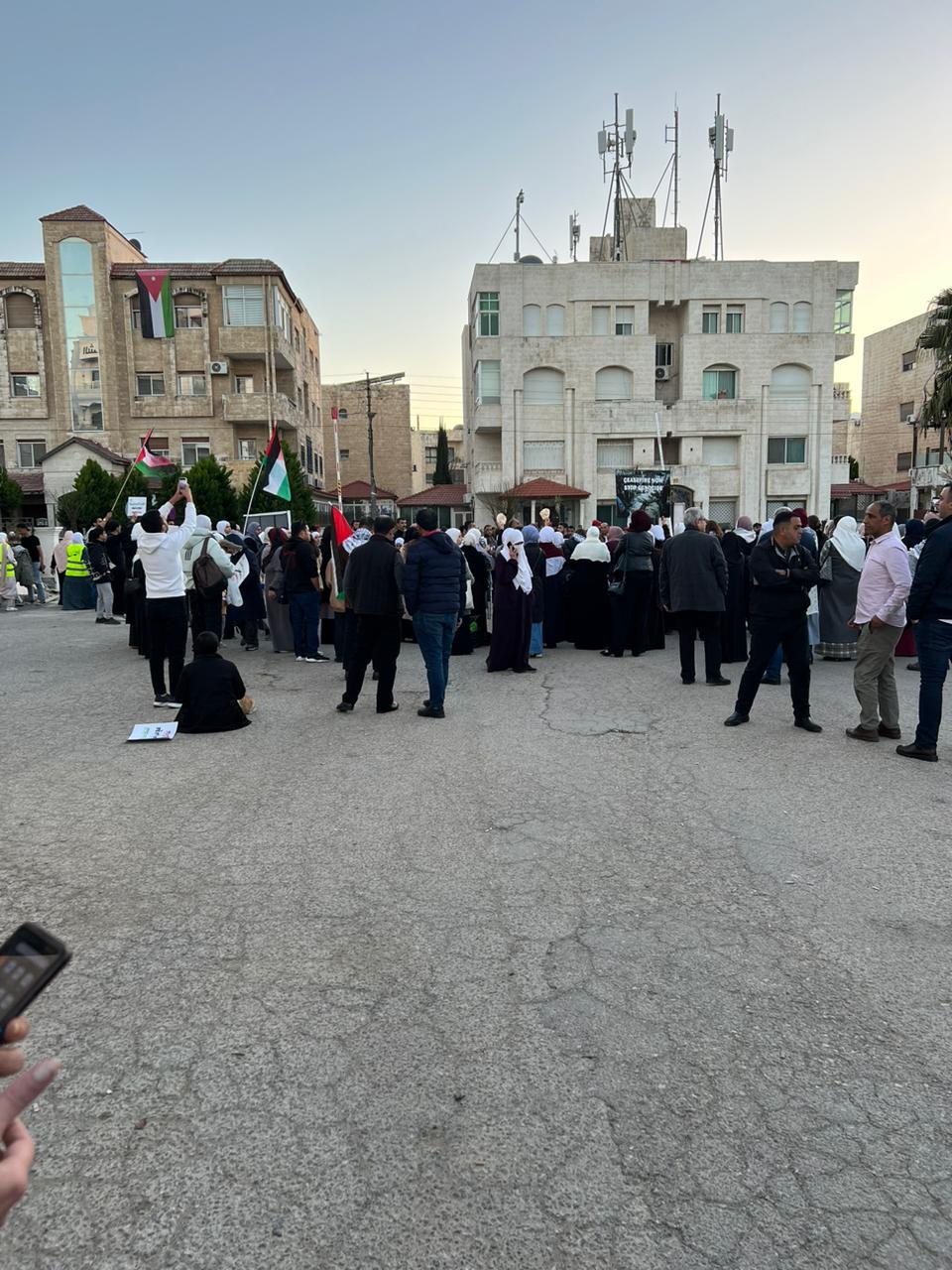 صورة حول : فيديو .. " إفطار الصحون الفارعة " وقفة تضامن لحزب البناء الوطني مع غزة فيديو .. " إفطار الصحون الفارعة " وقفة تضامن لحزب البناء الوطني مع غزة