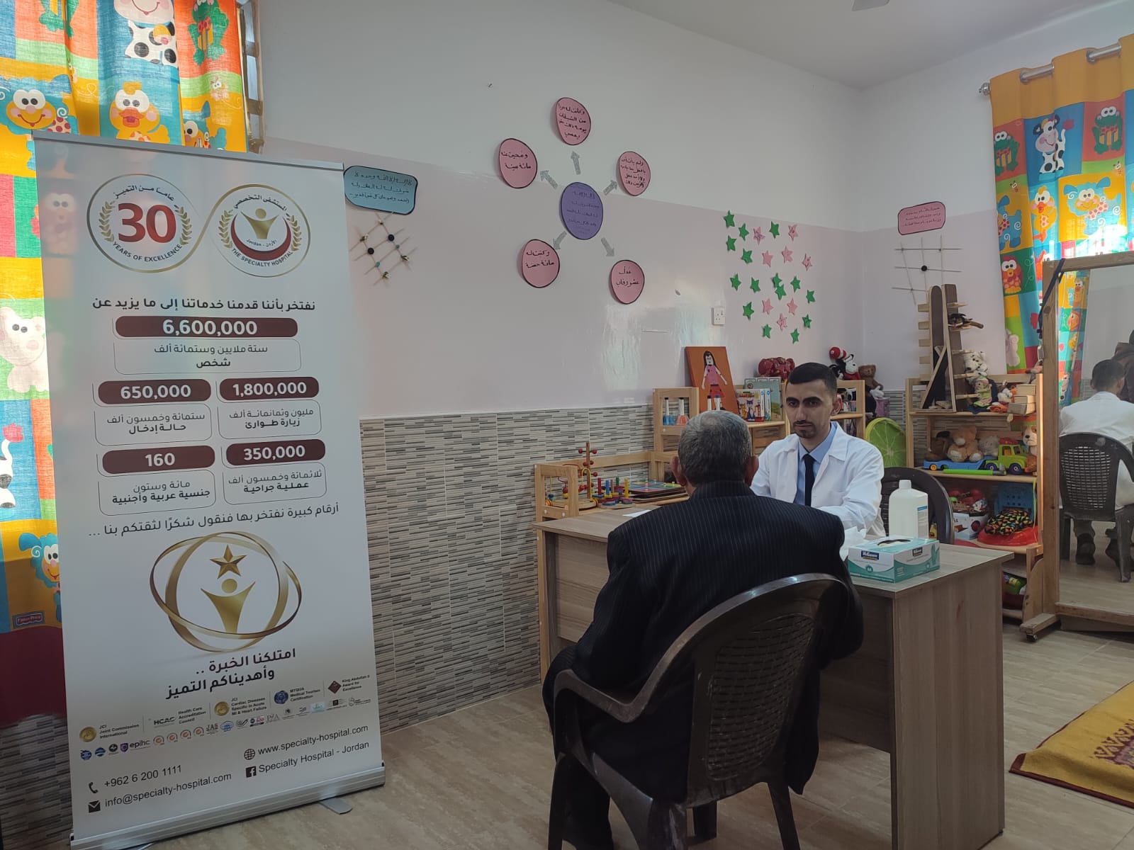 صورة حول : المستشفى التخصصي ينظم يوم طبي مجاني لأهالي مخيم غزة المستشفى التخصصي ينظم يوم طبي مجاني لأهالي مخيم غزة