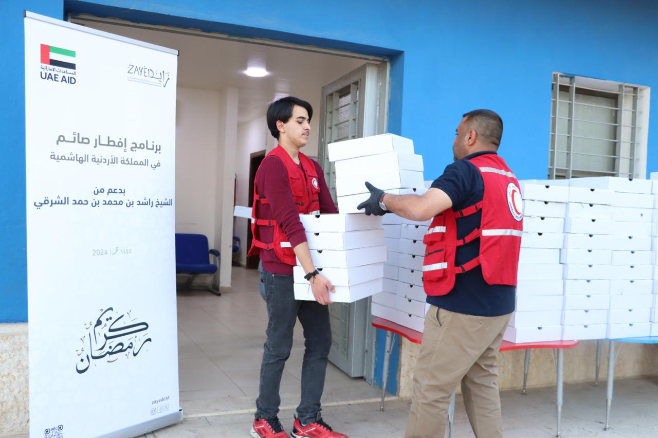 صورة حول : "بإشراف سفارة الإمارات" مؤسسة زايد للأعمال الخيريّة والإنسانيّة تُنفذ مشروع إفطار صائم في الأردن تزامنًا مع "يوم زايد للعمل الإنسانيّ "بإشراف سفارة الإمارات" مؤسسة زايد للأعمال الخيريّة والإنسانيّة تُنفذ مشروع إفطار صائم في الأردن تزامنًا مع "يوم زايد للعمل الإنسانيّ