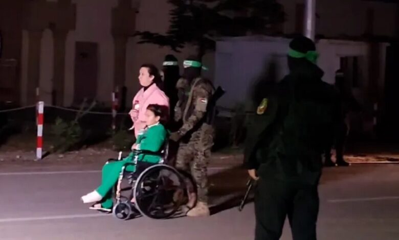 صورة حول : حماس عرضت مقترح هدنة على 3 مراحل تستمر كل منها 42 يوما حماس عرضت مقترح هدنة على 3 مراحل تستمر كل منها 42 يوما