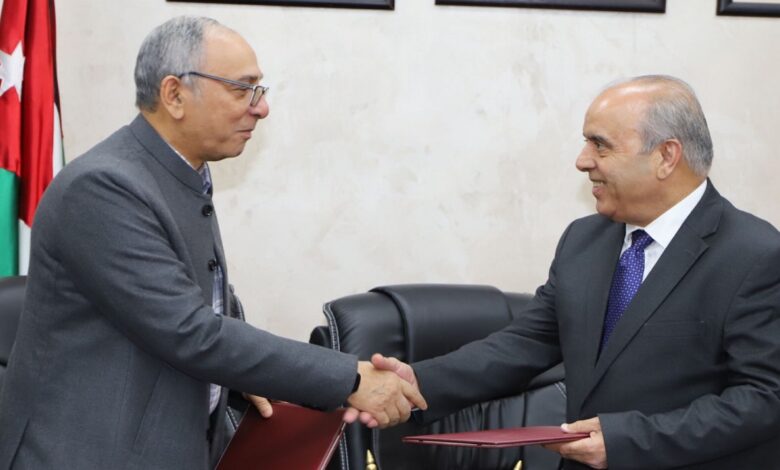 صورة حول : التربية توقع اتفاقية لإنشاء 3 مدارس في المملكة التربية توقع اتفاقية لإنشاء 3 مدارس في المملكة