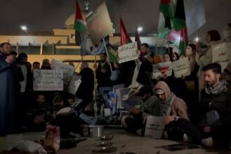 وقفة تضامنية صامتة في ساحة الكالوتي بعمان نصرة لغزة