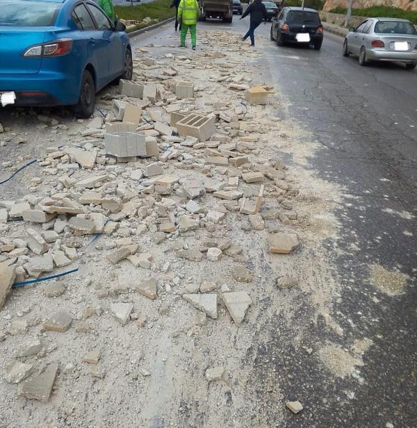 صورة حول : إدارة السير تحذر من أثر مروري على شارع الاستقلال إدارة السير تحذر من أثر مروري على شارع الاستقلال