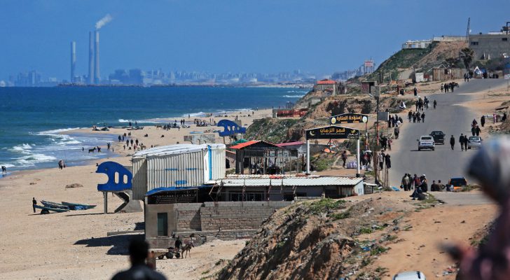 صورة حول : الإمارات: وصول أول سفينة مساعدات إلى غزة عبر الممر البحري الإمارات: وصول أول سفينة مساعدات إلى غزة عبر الممر البحري