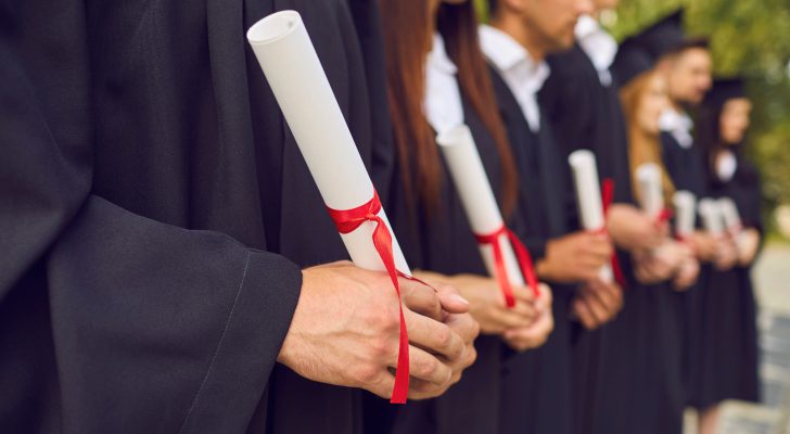 التعليم العالي تعلن عن منح دراسية جامعية مغطية التكاليف في رومانيا