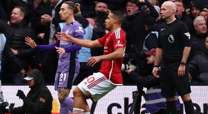 الدوري الإنجليزي يوقف حكم مباراة ليفربول ونوتنغهام