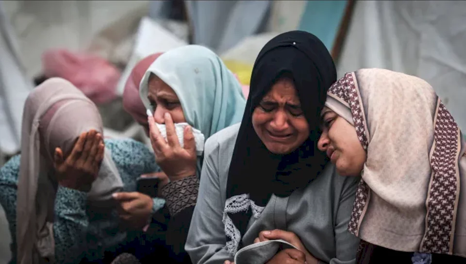 الهلال الأحمر: 37 أُما يستشهدن يوميا في غزة