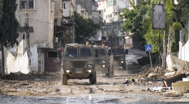 صورة حول : قوات الاحتلال تقتحم عدة بلدات في الضفة الغربية وتداهم منازل قوات الاحتلال تقتحم عدة بلدات في الضفة الغربية وتداهم منازل