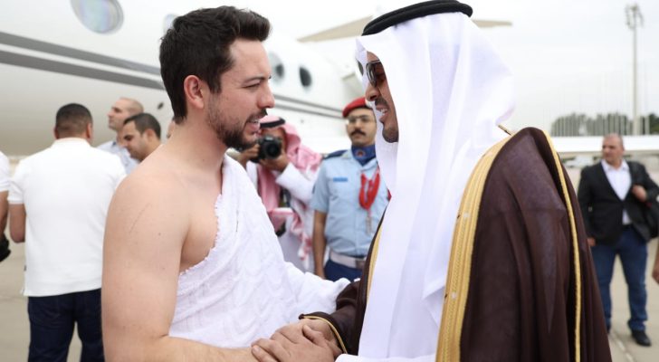 ولي العهد يصل جدة لأداء مناسك العمرة