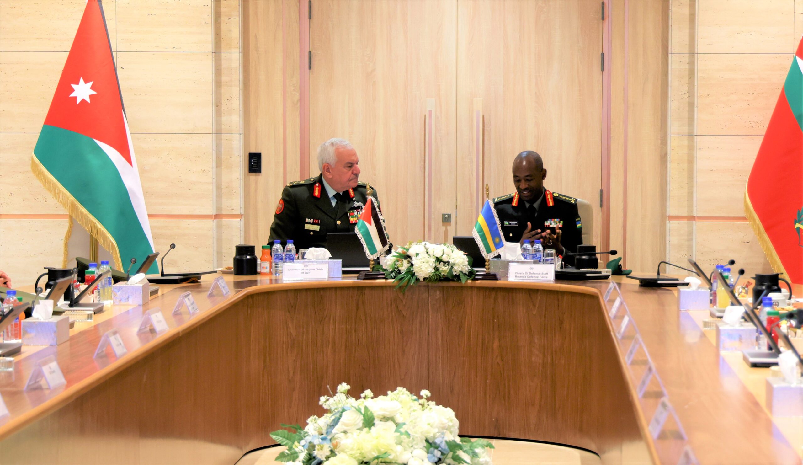 اللواء الركن الحنيطي يستقبل رئيس الأركان لقوات الدفاع الرواندية