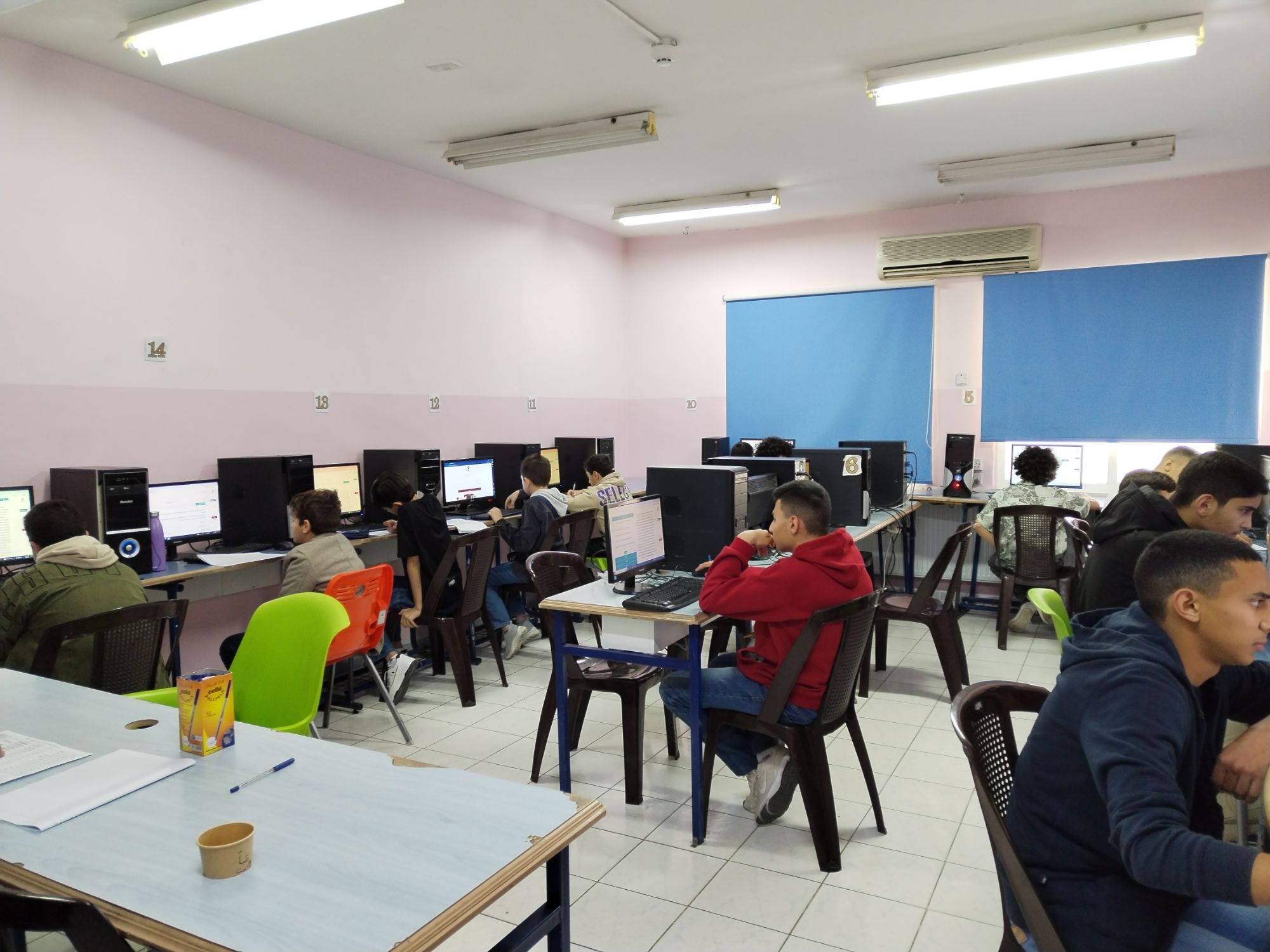 الجلسة الثالثة من امتحان المنح الدراسية في مدارس النظم الحديثة