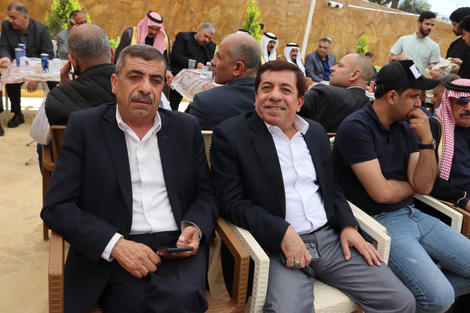 الشيخ طالب المناصير ( أبو نشمي ) واخوانة يولمون لحشد من شيوخ ووجهاء المملكة .. صور