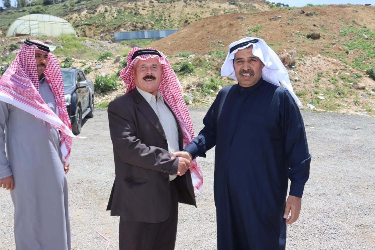 الشيخ طالب المناصير ( أبو نشمي ) واخوانة يولمون لحشد من شيوخ ووجهاء المملكة .. صور