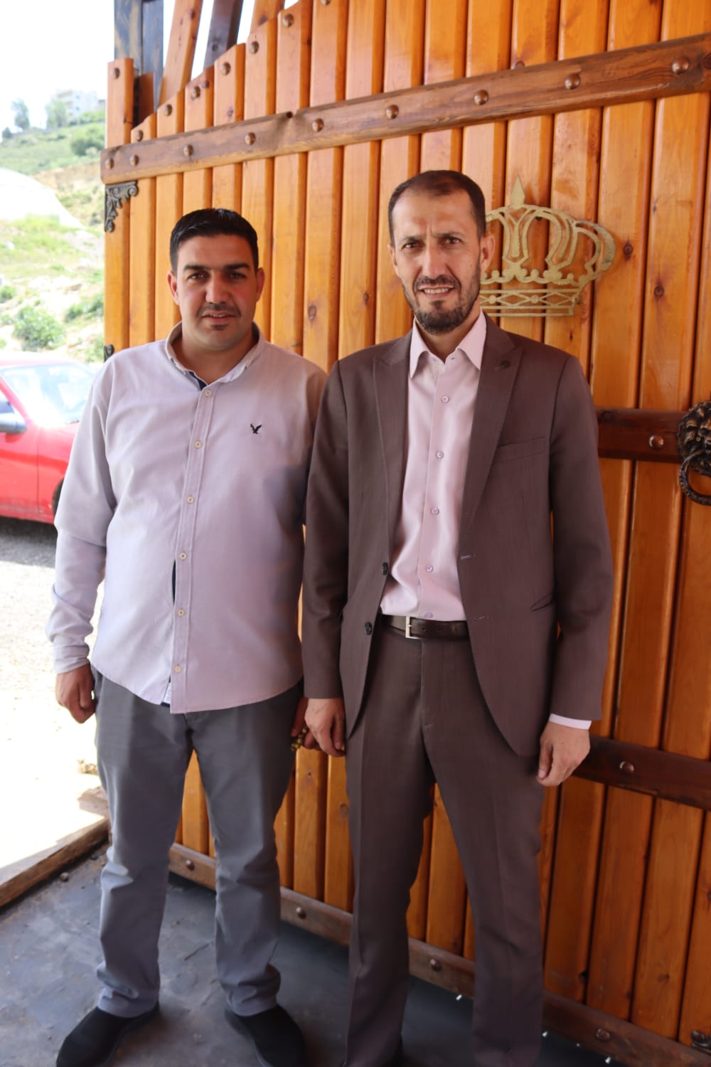 الشيخ طالب المناصير ( أبو نشمي ) واخوانة يولمون لحشد من شيوخ ووجهاء المملكة .. صور