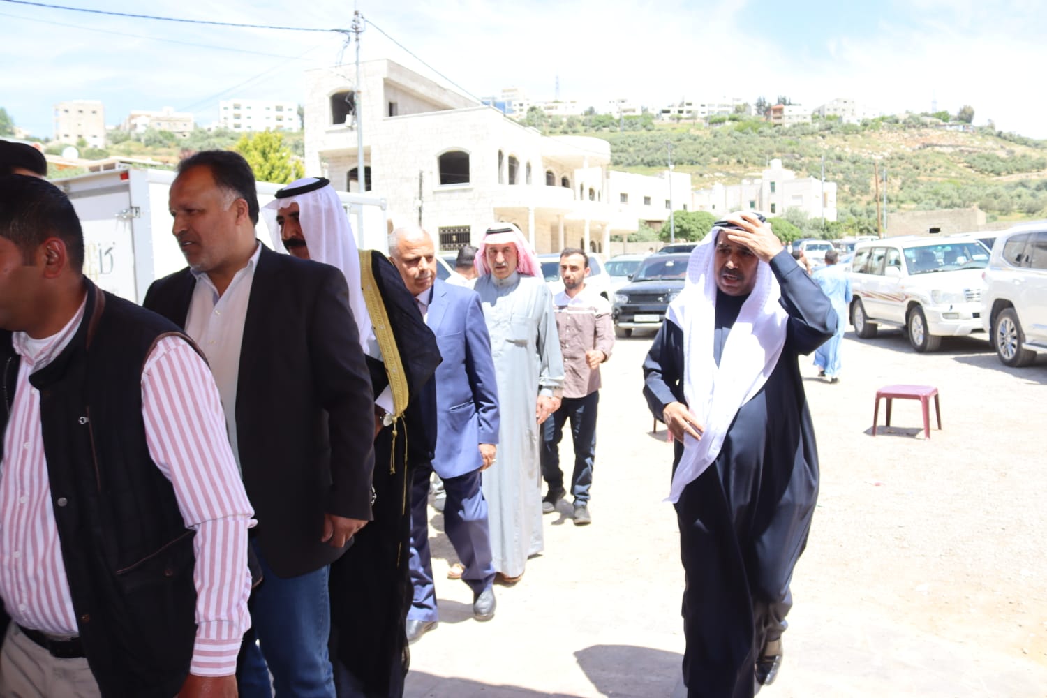 الشيخ طالب المناصير ( أبو نشمي ) واخوانة يولمون لحشد من شيوخ ووجهاء المملكة .. صور