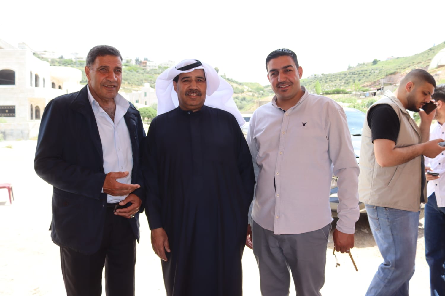 الشيخ طالب المناصير ( أبو نشمي ) واخوانة يولمون لحشد من شيوخ ووجهاء المملكة .. صور