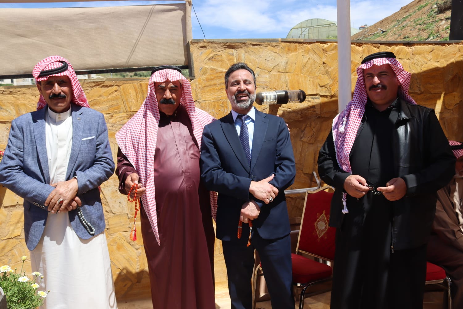 الشيخ طالب المناصير ( أبو نشمي ) واخوانة يولمون لحشد من شيوخ ووجهاء المملكة .. صور