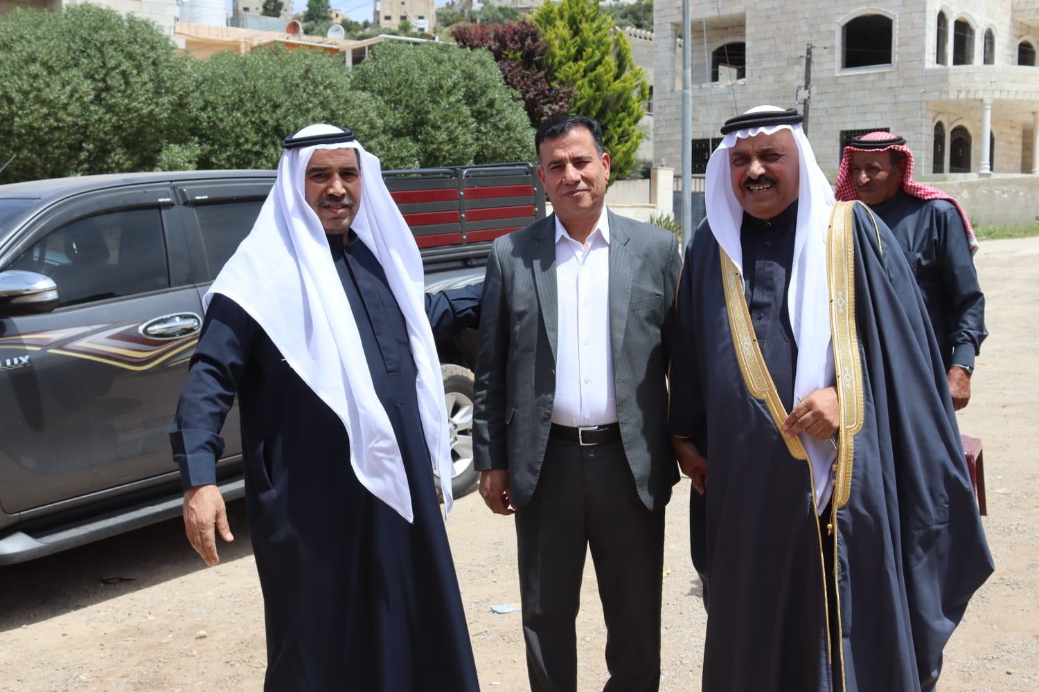 الشيخ طالب المناصير ( أبو نشمي ) واخوانة يولمون لحشد من شيوخ ووجهاء المملكة .. صور