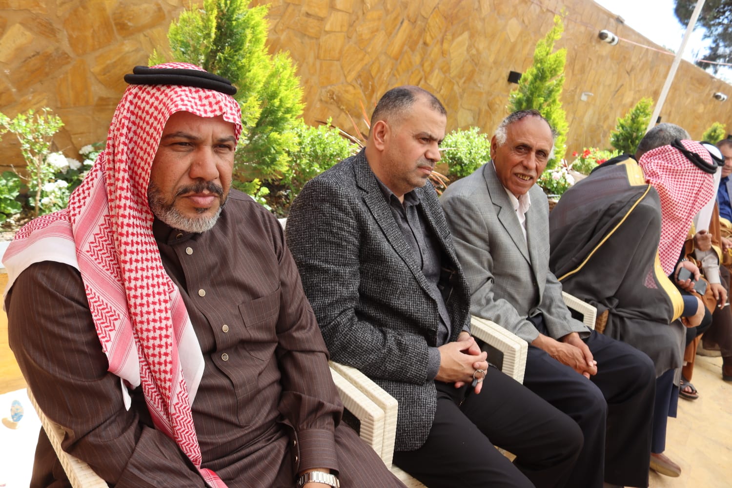 الشيخ طالب المناصير ( أبو نشمي ) واخوانة يولمون لحشد من شيوخ ووجهاء المملكة .. صور