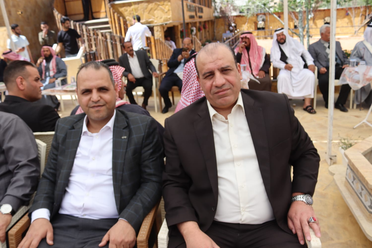 الشيخ طالب المناصير ( أبو نشمي ) واخوانة يولمون لحشد من شيوخ ووجهاء المملكة .. صور