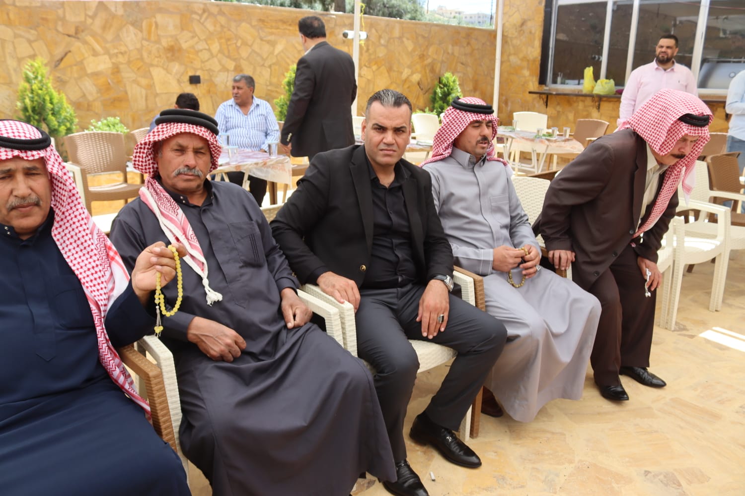 الشيخ طالب المناصير ( أبو نشمي ) واخوانة يولمون لحشد من شيوخ ووجهاء المملكة .. صور